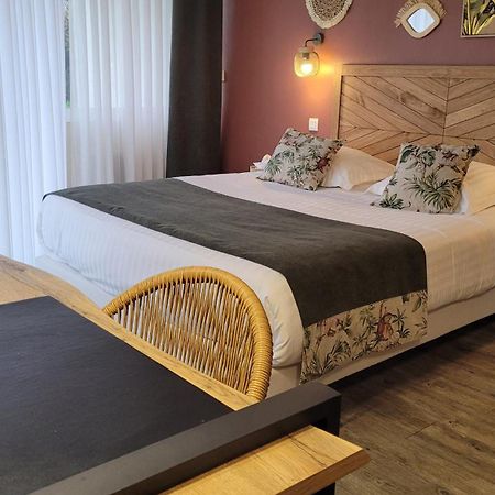 Logis Hotel La Croix Du Sud Le Tour-du-Parc Экстерьер фото