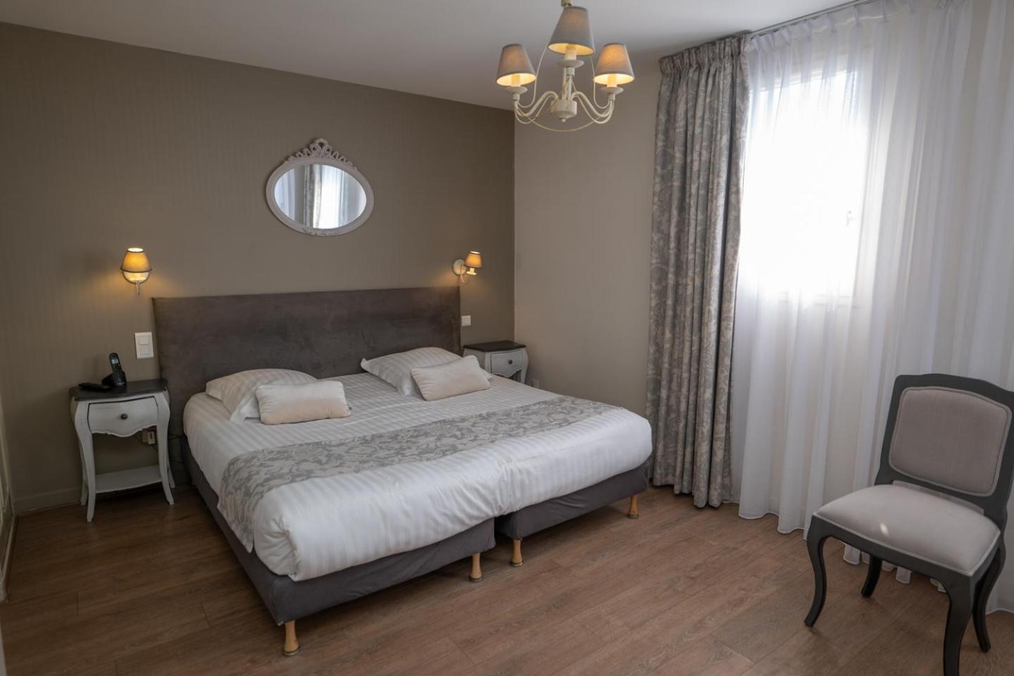 Logis Hotel La Croix Du Sud Le Tour-du-Parc Экстерьер фото
