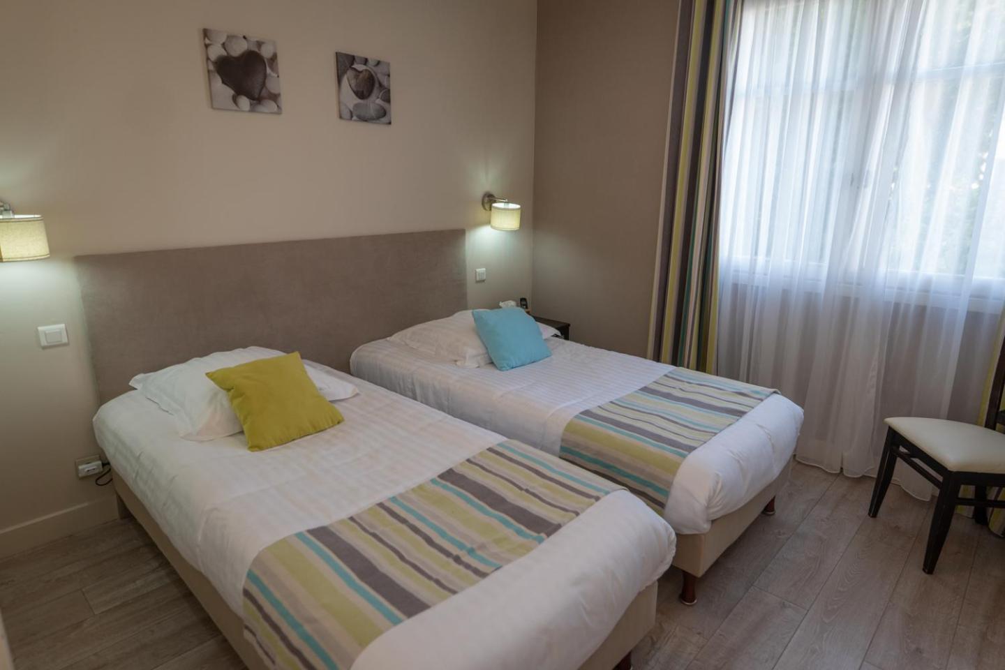 Logis Hotel La Croix Du Sud Le Tour-du-Parc Экстерьер фото