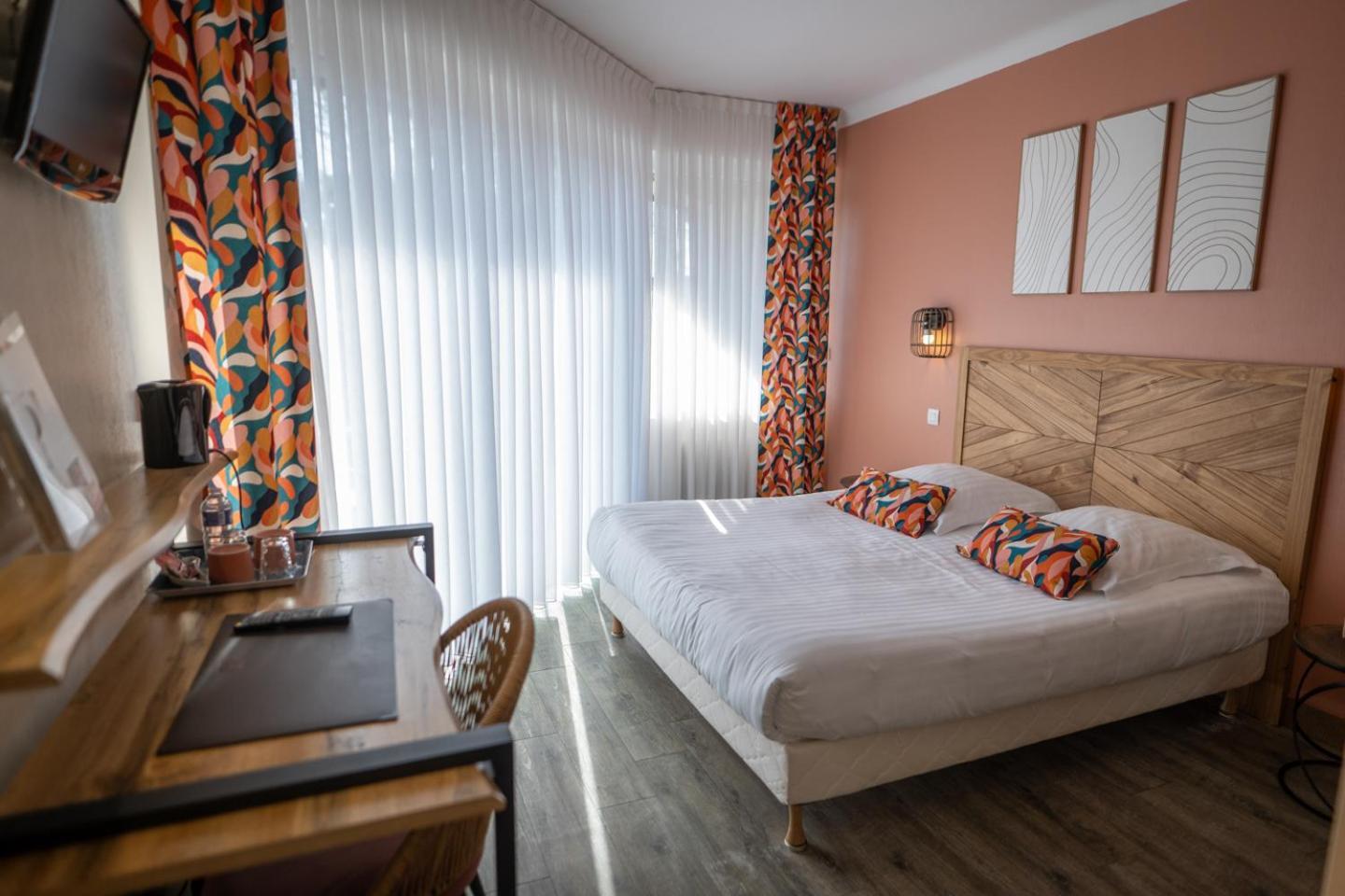 Logis Hotel La Croix Du Sud Le Tour-du-Parc Экстерьер фото