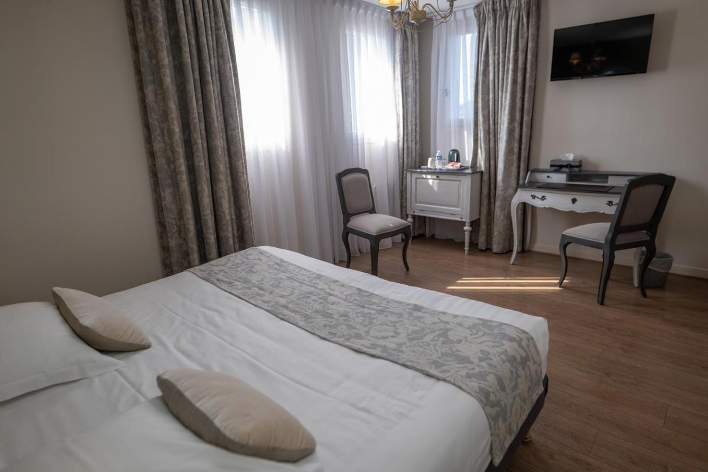 Logis Hotel La Croix Du Sud Le Tour-du-Parc Экстерьер фото