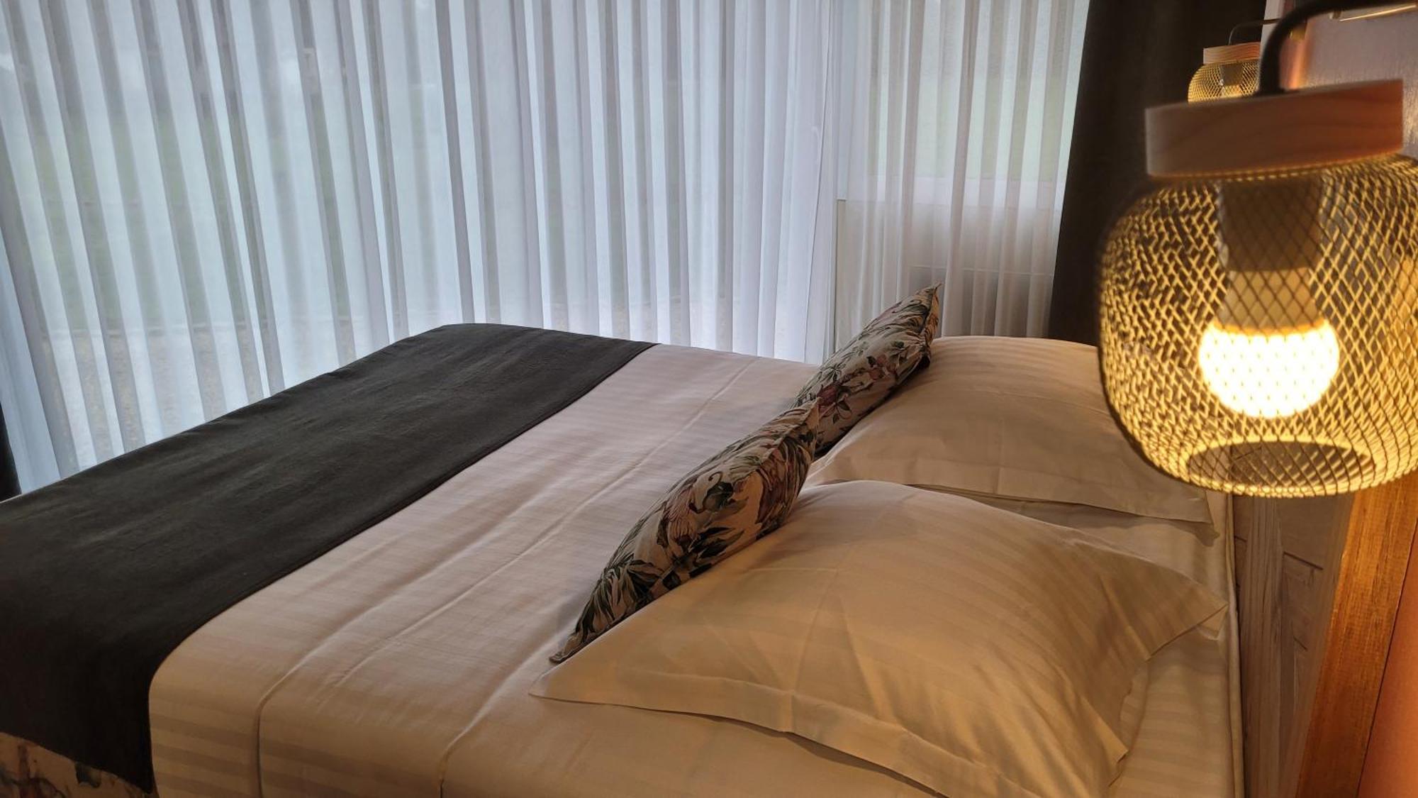Logis Hotel La Croix Du Sud Le Tour-du-Parc Экстерьер фото